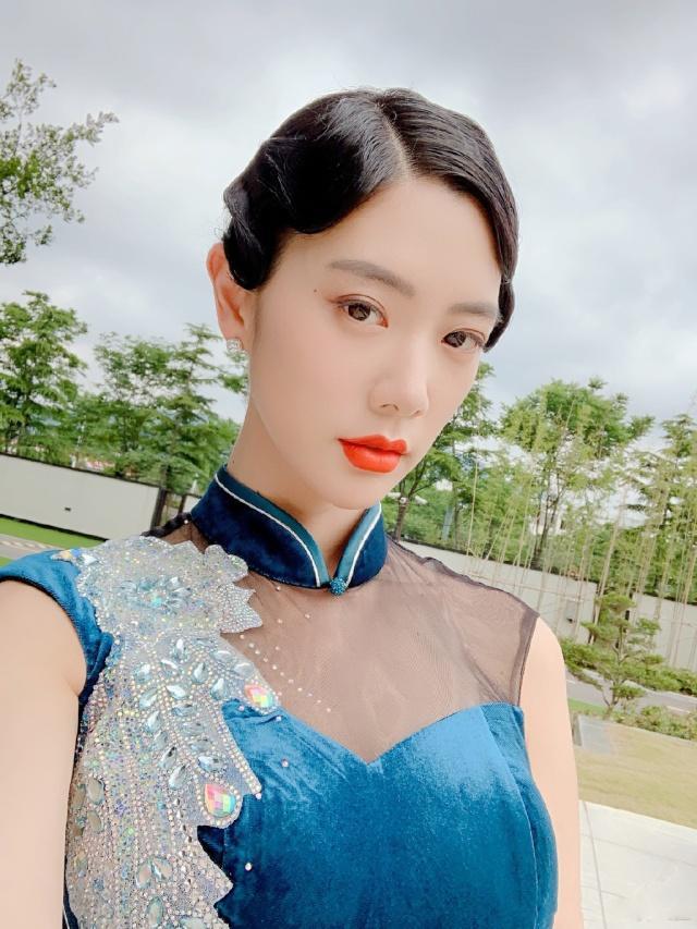 霓虹倒影